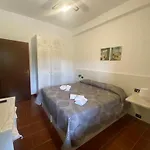 La Terra Di Parmenide Frühstückspension 3*