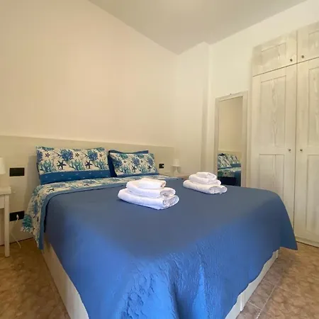 La Terra Di Parmenide Bed & Breakfast 3*